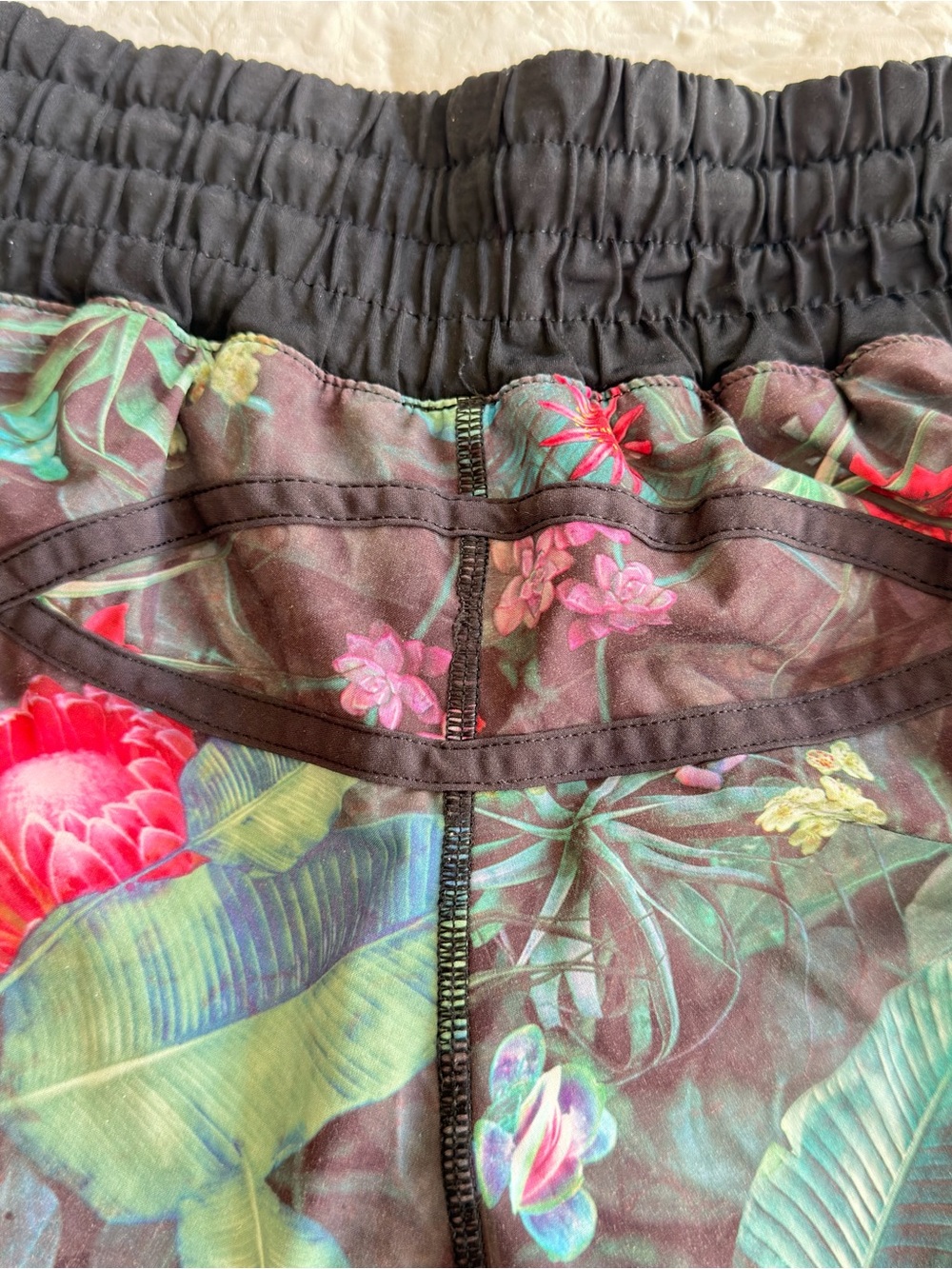 Lululemon Vintage Floral Running Shorts Size 6 Lined - Picture 5 of 7